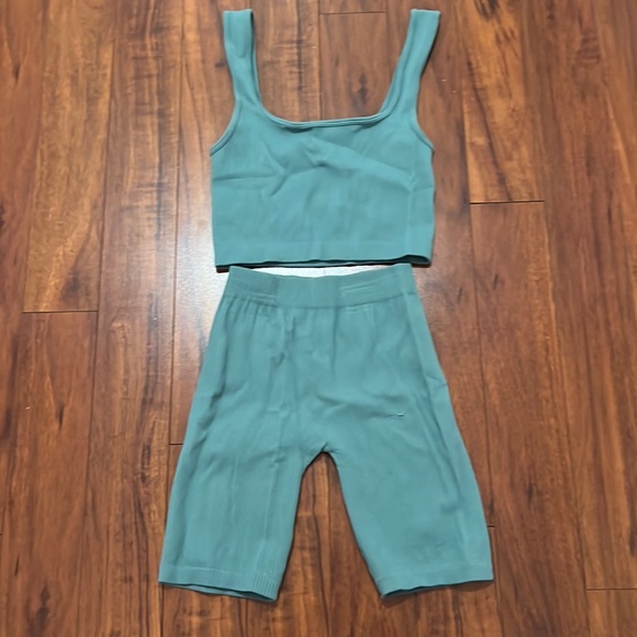 Zara ribbed tank and shorts set - Picture 1 of 4
